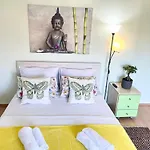 Veronika's House Apartment *